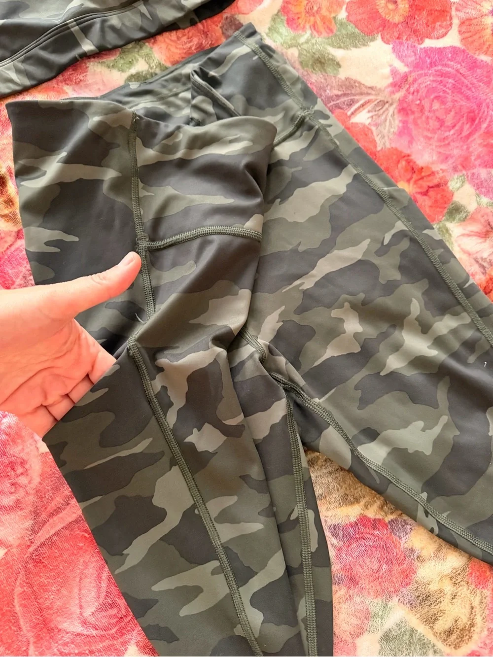 Athleta Green Gray Camouflage Leggings Sports Bra Matching Yoga Pilates Gym Set